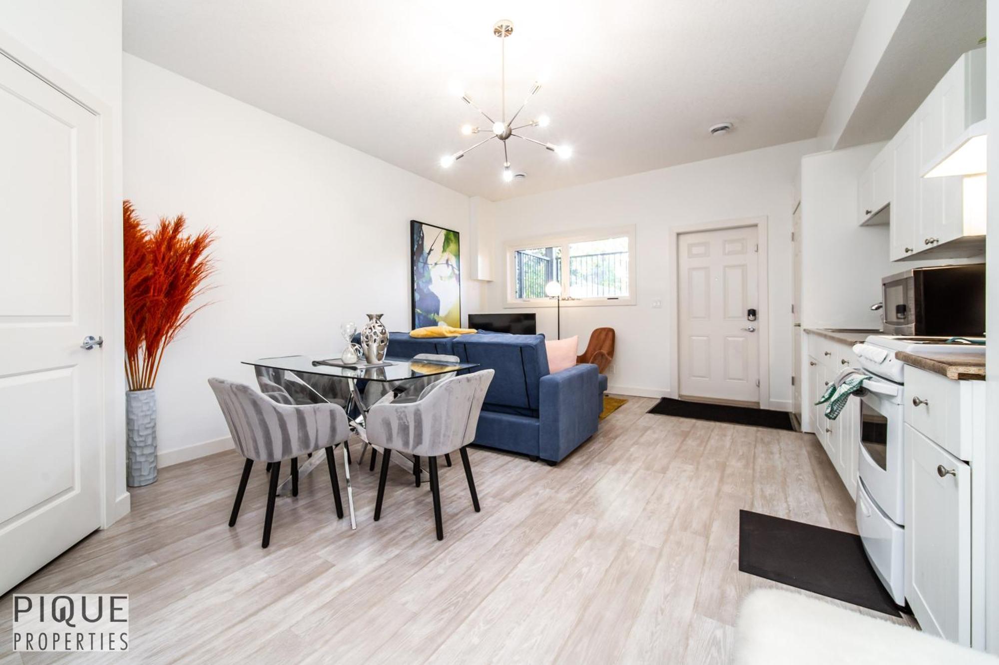 Executive Home - Long Stays Welcome - Garage Parking - Free Wifi & Netflix Edmonton Rum bild