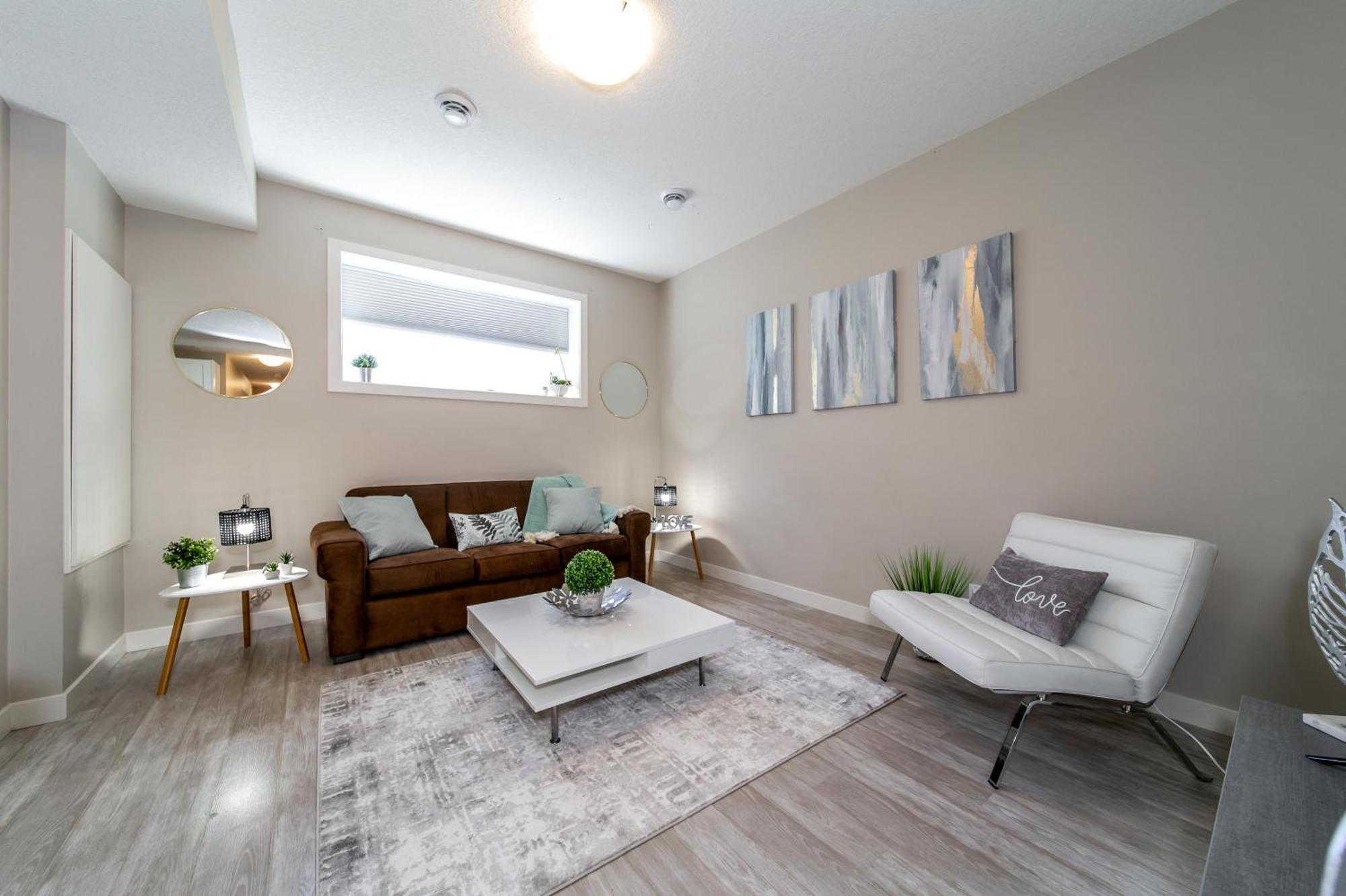 Executive Home - Long Stays Welcome - Garage Parking - Free Wifi & Netflix Edmonton Rum bild